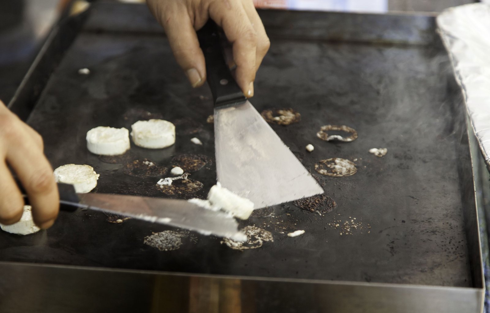 A private hibachi chef cooking fresh steak and seafood during a ultimate hibachi dining experience Destin experience by the beach house