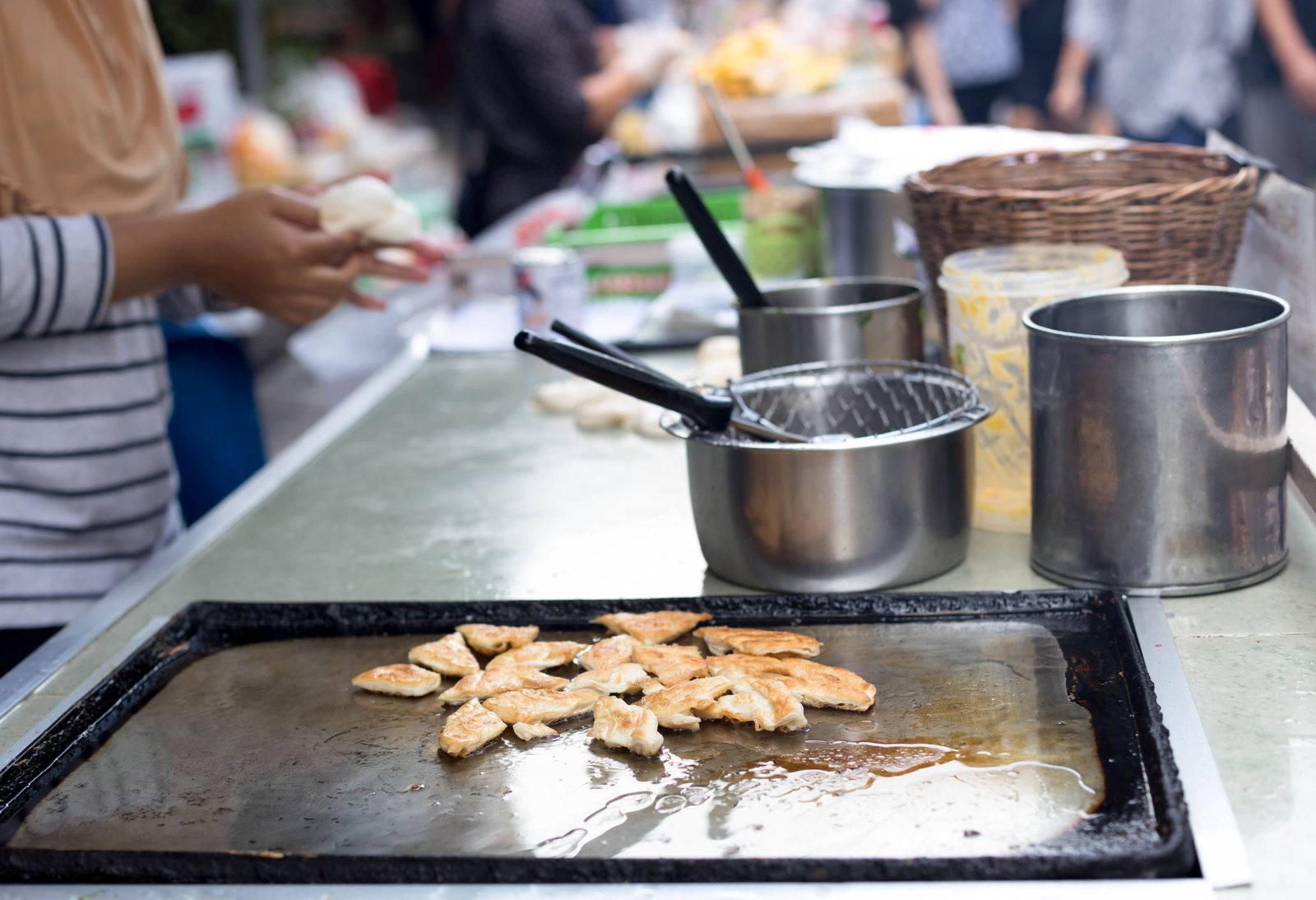 A hibachi chef for Airbnb guests 30A preparing food on a grill for a private vacation rental dining experience