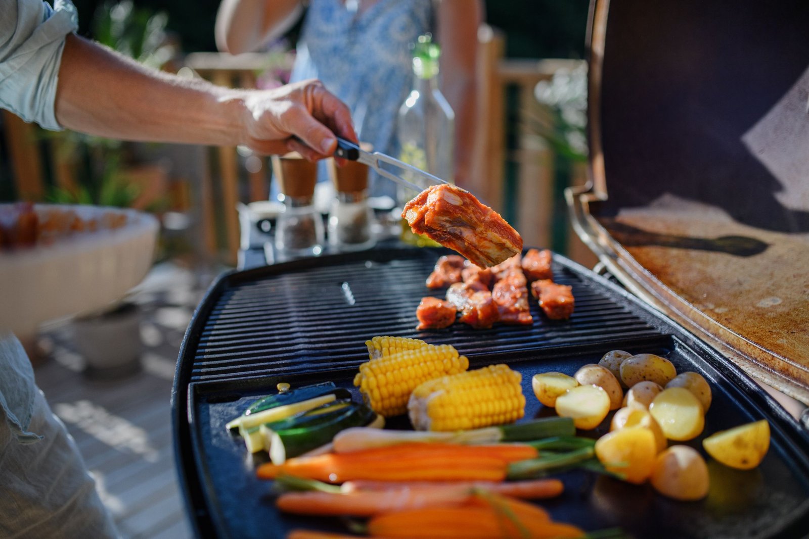 A private hibachi chef cooking at a beach house while guests enjoy a hibachi catering experience in Destin FL