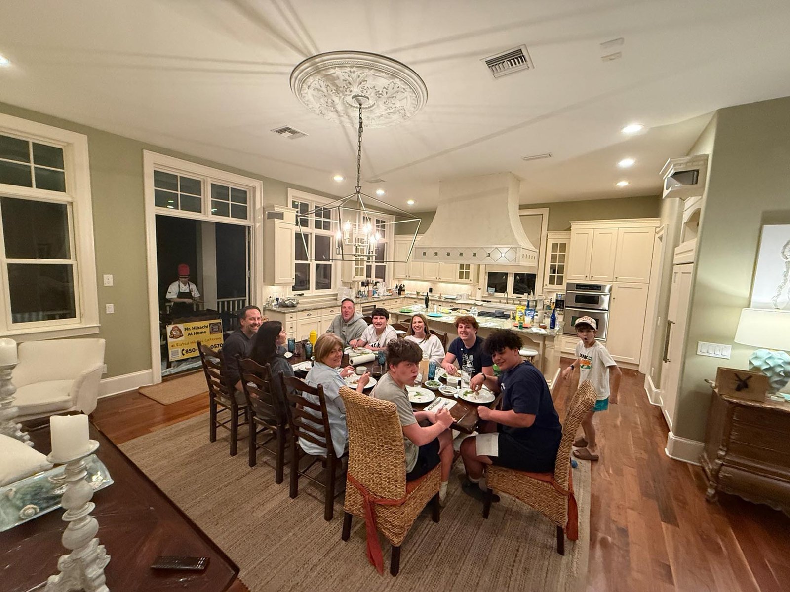 A private hibachi chef prepares dinner for families enjoying a vacation in Destin, Florida.